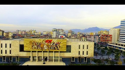 Beratasi nxjerr shëtitje në Tiranë të dashurën gjermane, çiftit i ndodh e papritura