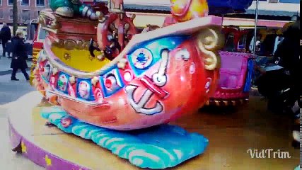 Ke Eylem // Naik Komedi Putar // kutulama mainan