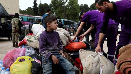 Video herunterladen: Syrian rebels arrive in Hama after evacuating Eastern Ghouta