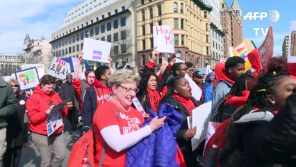 Multitudes toman calles de EEUU para pedir control de armas
