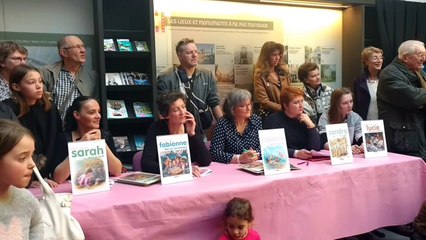 Défilé de 30 Patapouf pour la sortie de "Martine visite Tournai"