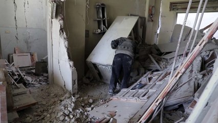 70 yaşındaki Ebu Mazin'e evinin enkazı ve yetim torunları kaldı - DOĞU GUTA