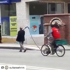 003-elektrikli süpürgesini yürüyüşe çıkaran dayı