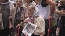 Argentina recuerda a sus desaparecidos y verdugos en una marcha con Iglesias