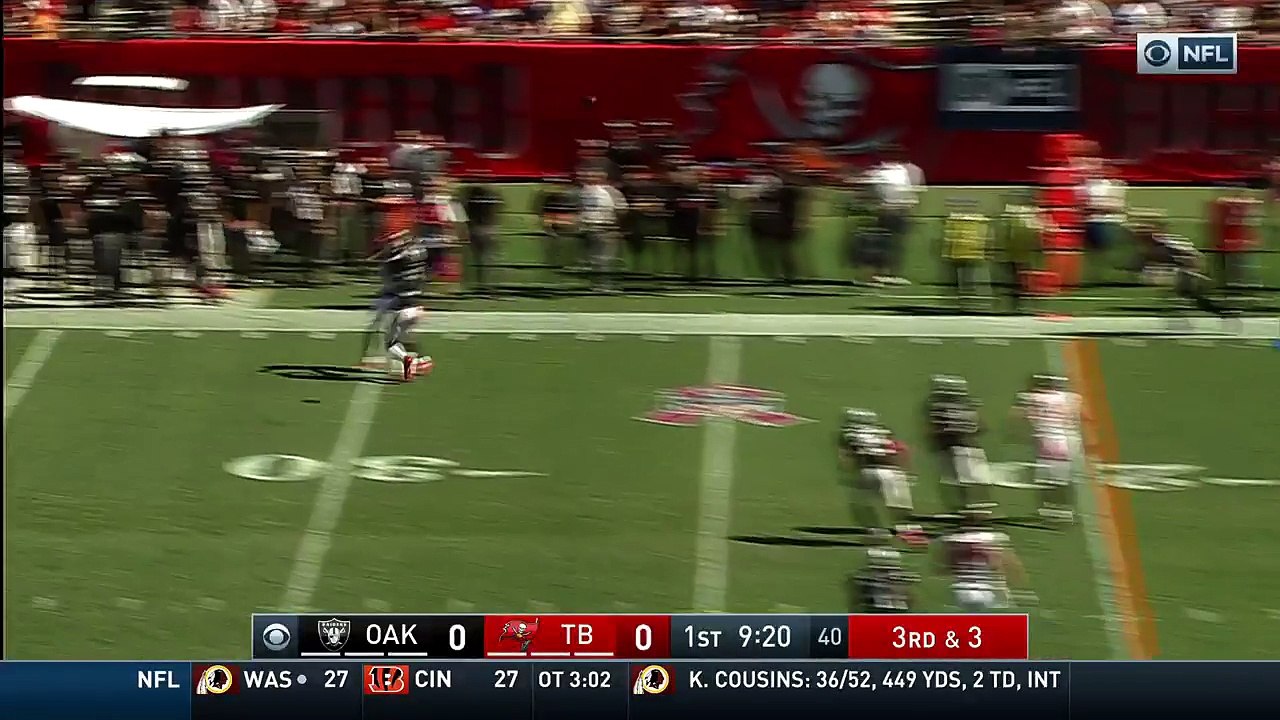 2016 - Evans leaps for 18-yard grab