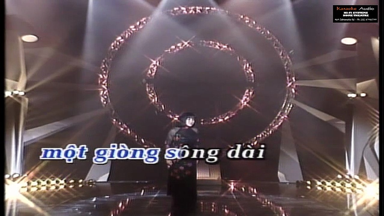 Khóc Một Dòng Dông - Hương Lan