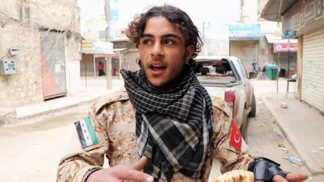 - Cansız çocuk mankene el yapımı patlayıcı düzeneği kurmuşlar- Afrin'de patlayıcı madde taraması yapan askerler, çok sayıda el yapımı patlayıcı düzeneği ele geçirdi- Teröristlerin cansız çocuk mankene el yapımı patlayıcı düzeneği kur...