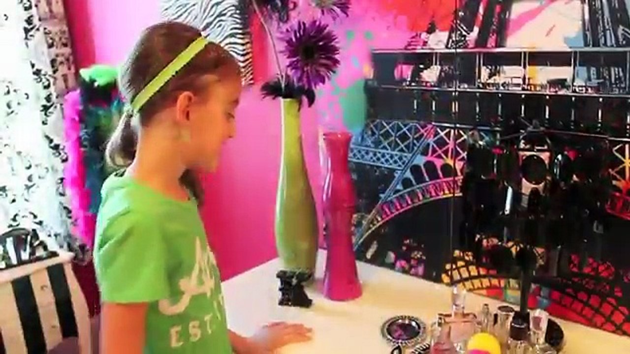 Kaelyns Epic Room Tour!