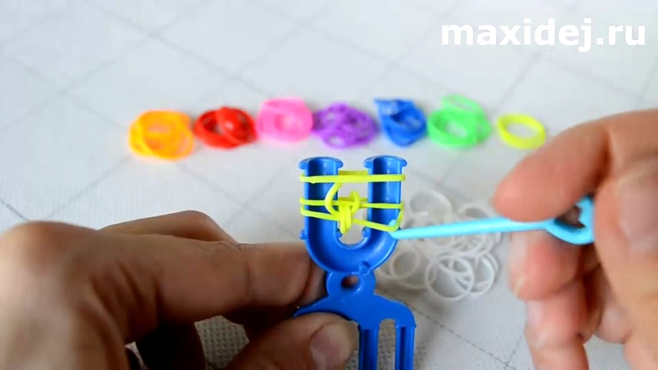 Браслет из резинок Рыбий хвост в оболочке на рогатке