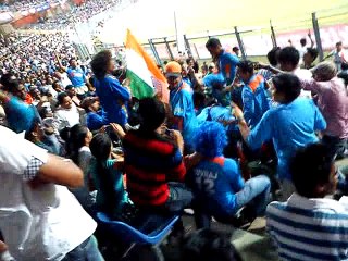 wankhede crowd shouts malinga, Malinga look alike