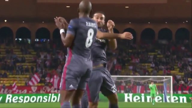 Cenk Tosun'un kabarık şortu / Cenk Tosuns bouncing bulge