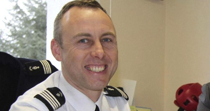 Fransa'daki Saldırıda Gönüllü Olarak Kadın Rehinenin Yerine Geçen Polis Hayatını Kaybetti