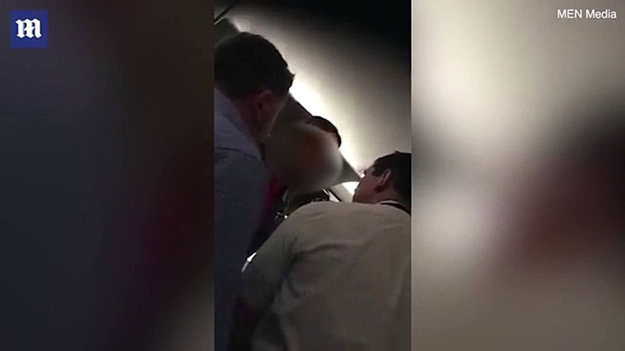 Woman is thrown off plane for explosive foul-mouthed tirade_2