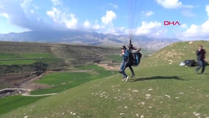 Şırnak-Gümrük Memuru Orhan, Silopi'lileri Yamaç Paraşütü ile Tanıştırdı