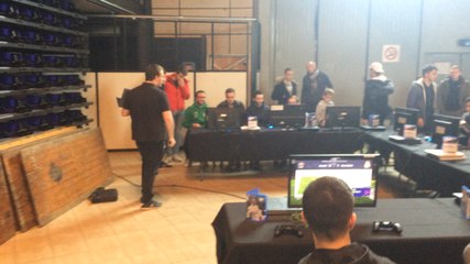 Jouer à Fifa, pour la bonne cause