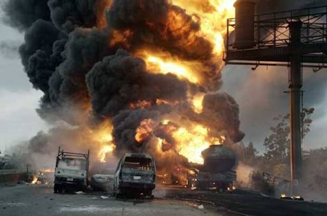 Russian Truck Gas Explosion - Балоны с Газом ДТП [HD]