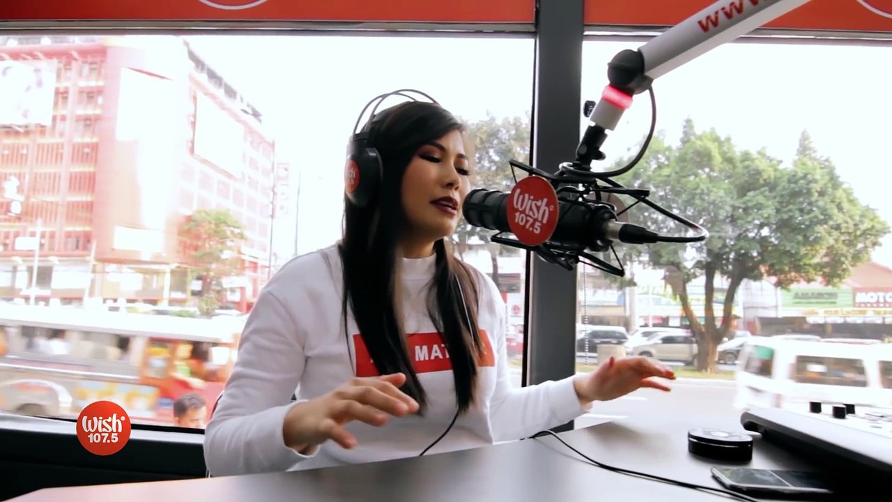 Yeng Constantino performs  Ako Muna  LIVE on Wish 107.5 Bus