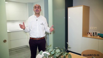 Cocina pequeña moderna blanca !! ZONA COMEDOR!! sin tiradores y encimera de silestone blanco zeus