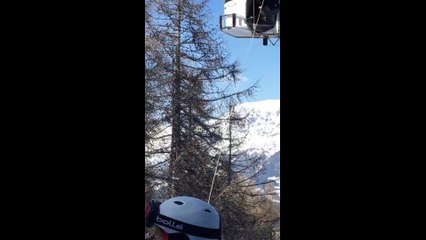 Chute d'une télécabine à Pra Loup : des skieurs évacués par hélitreuillage
