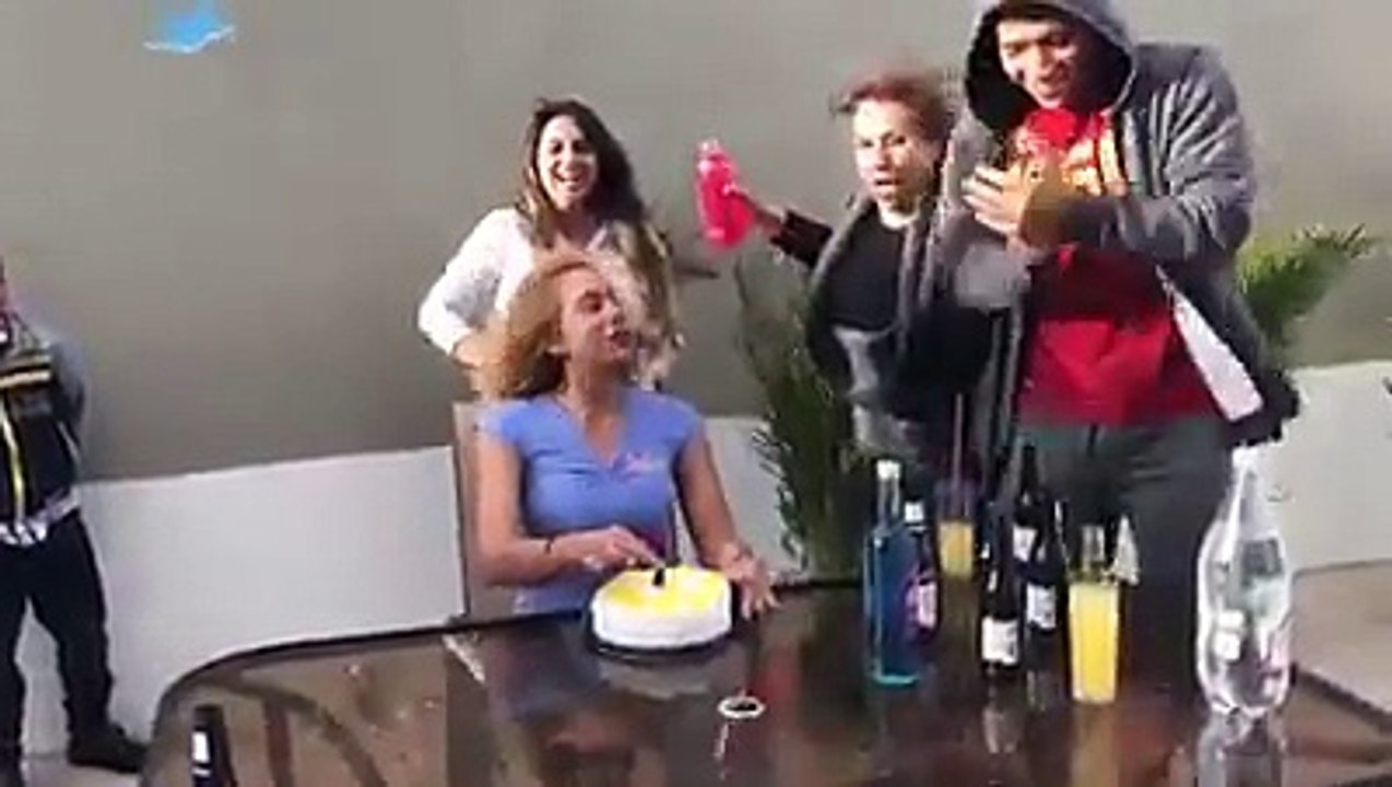 لما تعمل عيد ميلاد لمديرك فى الشغل :D