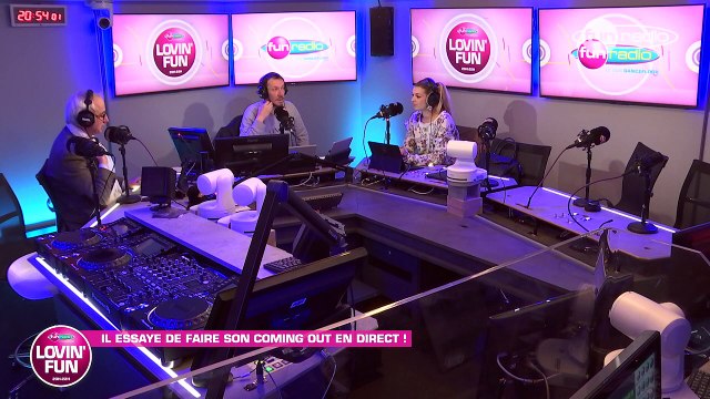 Il essaye de faire son coming out en direct !