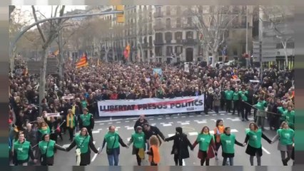 Katalonya'da binlerce kişi sokağa indi