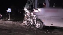 Yolcu Otobüsü ile Hafriyat Kamyonu Çarpıştı: 27 Yaralı (3)