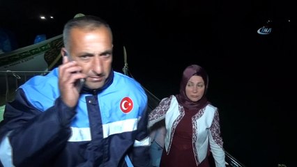 Gondol kaptanı, gelin ve damatla nehre atlayan kadını ölümden böyle kurtardı