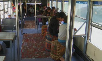 Perpustakaan Berjalan Jadi Hiburan Baru Anak-Anak Kabul