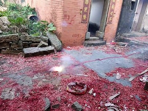 6000 Feuerwerkskörper expoldieren