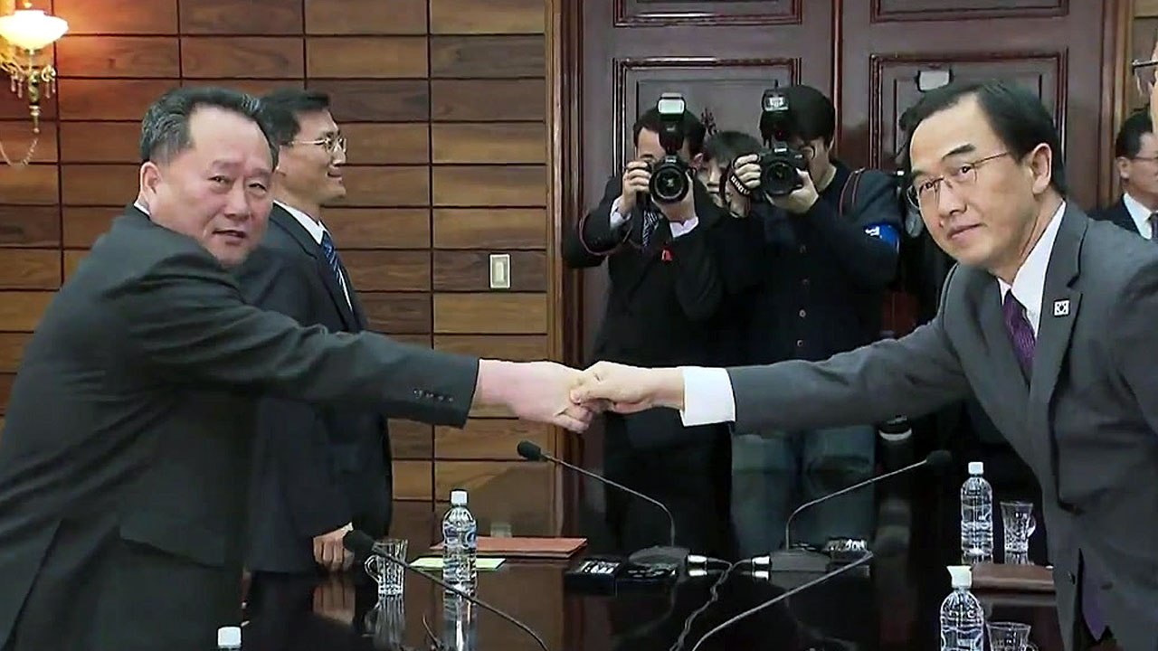 판문점에서 고위급 회담 시작...정상회담 의제 등 논의 / YTN