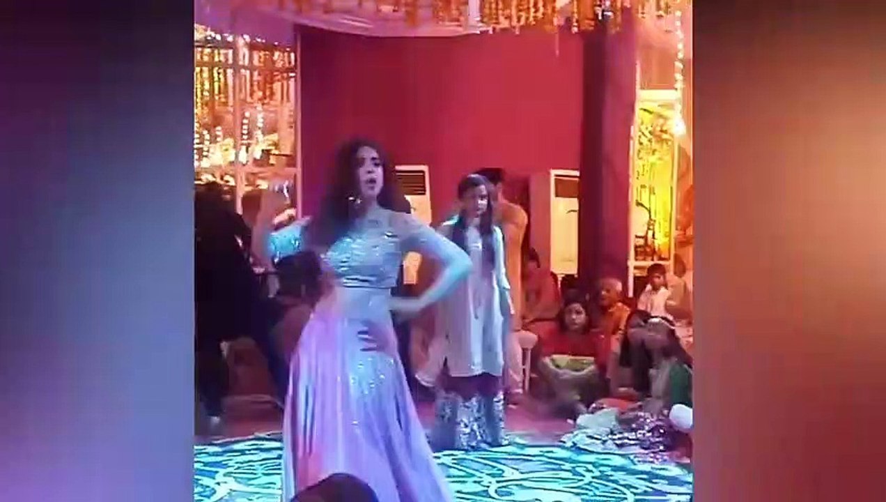 Sonya Hussyn Rocking The Dance Floor At Feroze Khan's Mehndi Ceremony