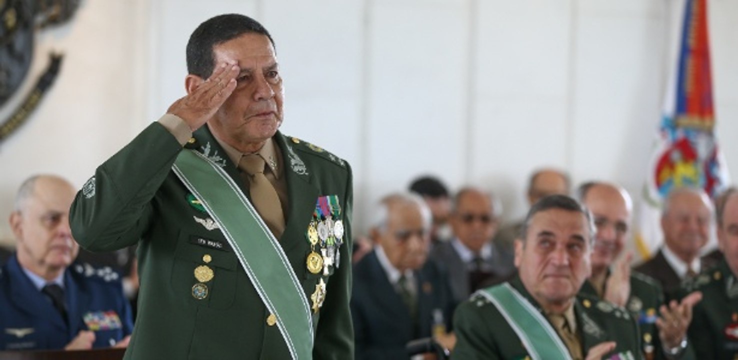 General Mourão faz "alerta de soldado": Cuidado com a cólera das legiões