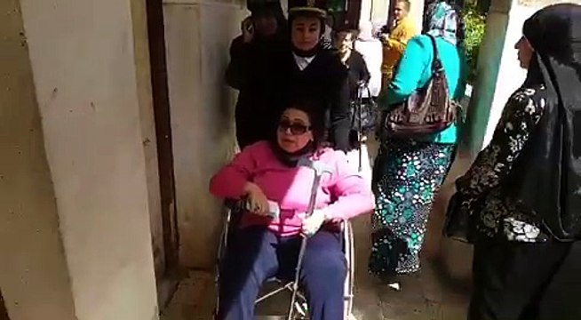 الشرطة النسائية تساعد كبار السن وذوي الاحتياجات الخاصة بأسيوط