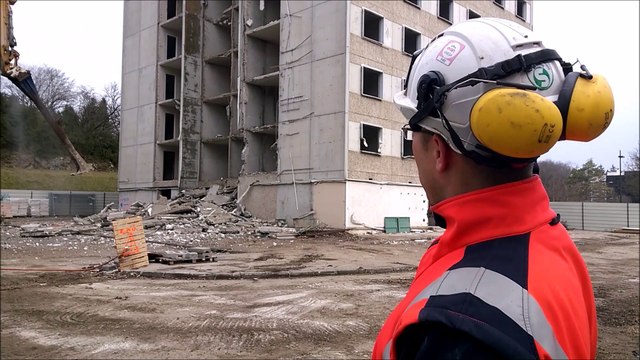 Oyonnax : la démolition des tours Saint-Exupéry a débuté