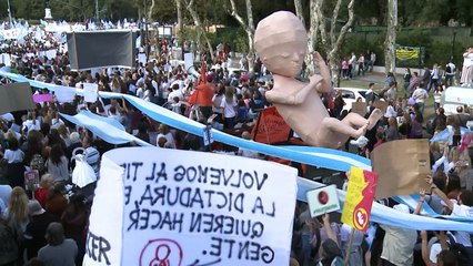 Marchan en Argentina contra el proyecto de ley de aborto legal