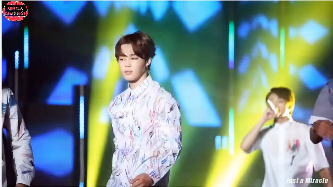 [Trụy tim] BTS và Muôn kiểu thả thính trên sân khấu =))))