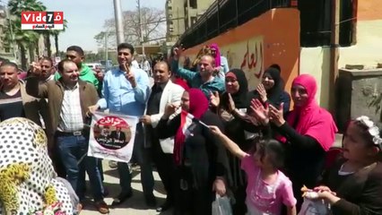 سيارات لنقل الناخبين مجانا.. وفرحة عارمة بالعرس الديمقراطى