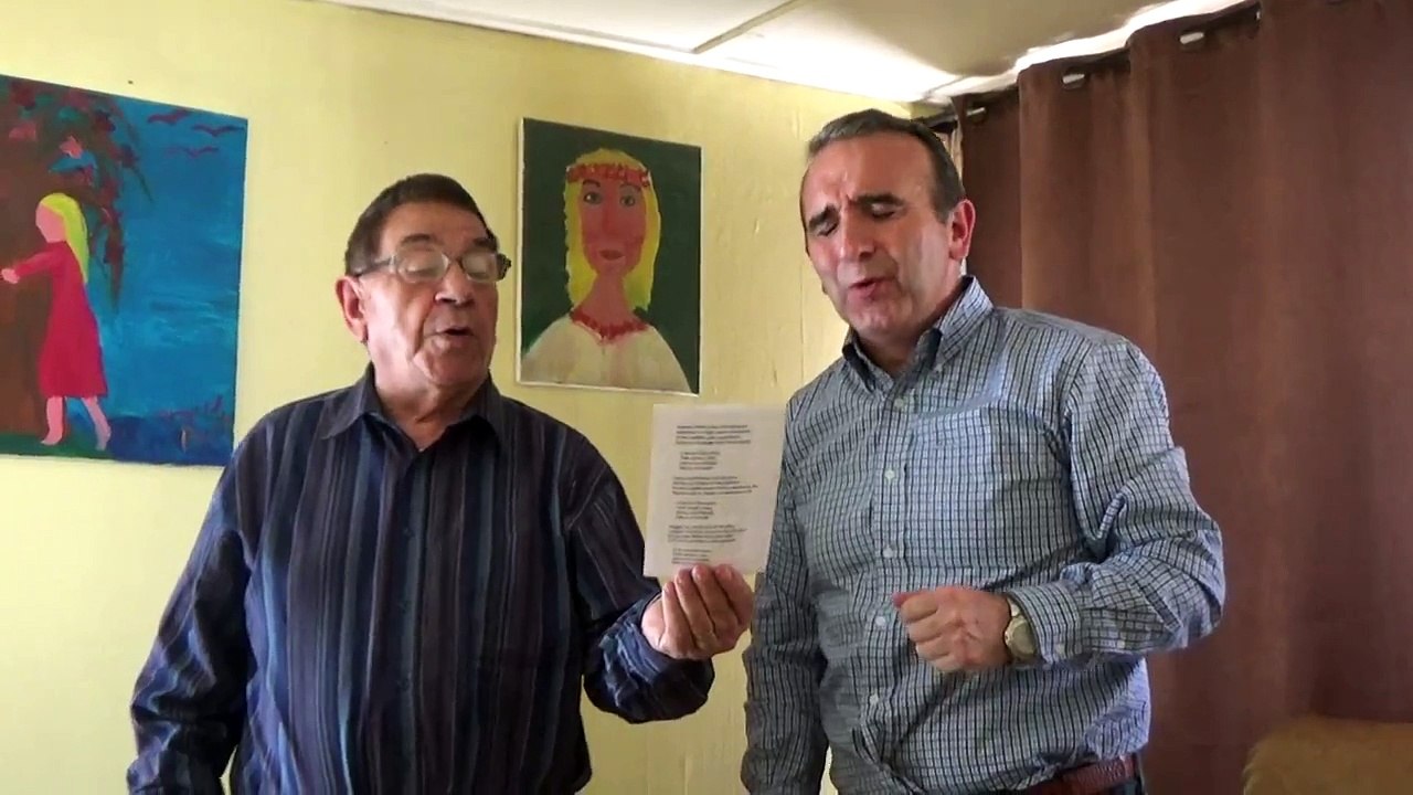 Emilio y Jaime cantan