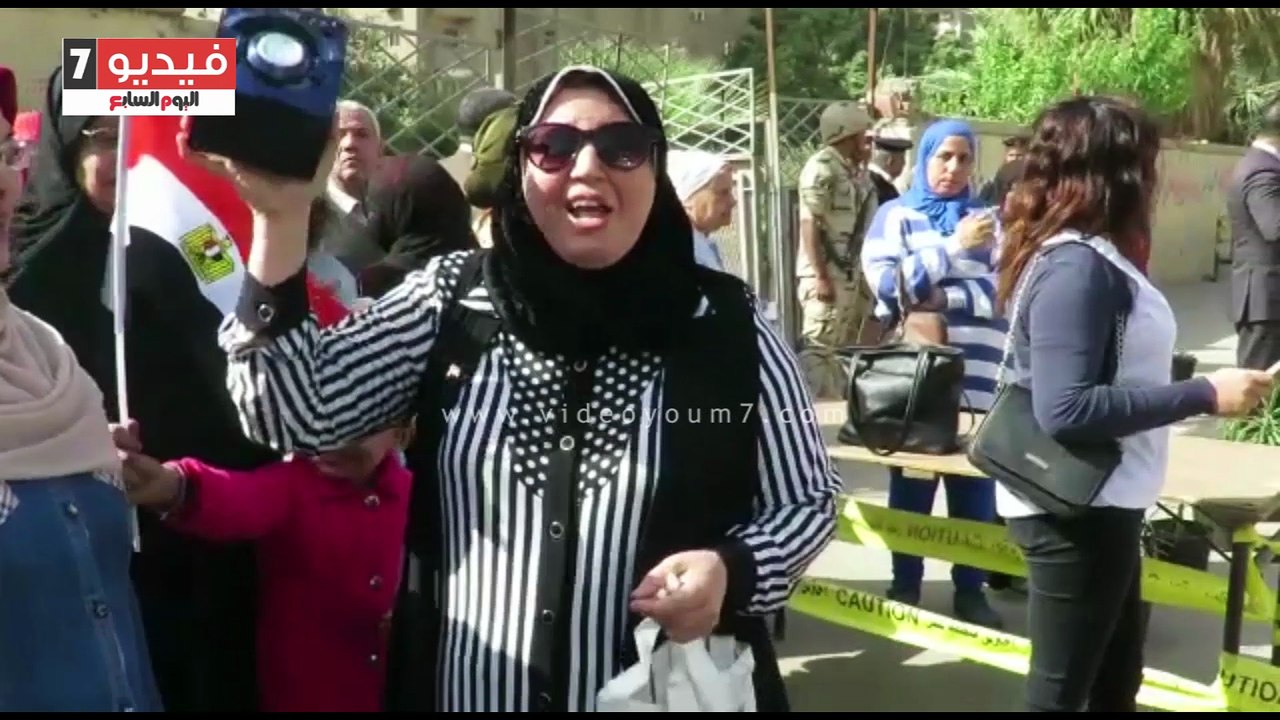 سيدات الهرم يستقبلن أول أيام الانتخابات بالأغانى الوطنية.. ومكان خاص لكبار السن
