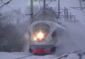 High-Speed Trains in Heavy Snowfall Caught on Camera