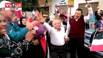 مسن بمصر الجديدة يرقص على أنغام تسلم الأيادى عقب الإدلاء بصوته