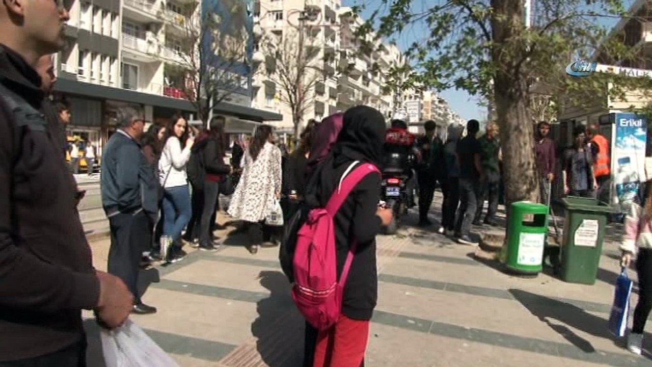 Vatandaşa bomba uyarısı... İntihar girişimini görüntüleyebilmek için birbirleri ile yarıştılar