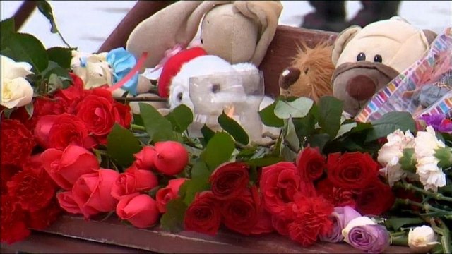 Rusya yangında ölenlerin yasını tutuyor