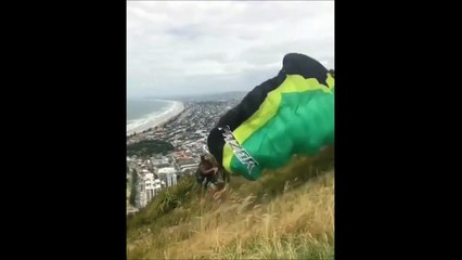 Ce parapentiste va vivre la pire journée de sa vie... Trop de vent