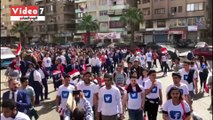 مسيرة لمئات الشباب لحث المواطنين على المشاركة بالانتخابات بالقاهرة