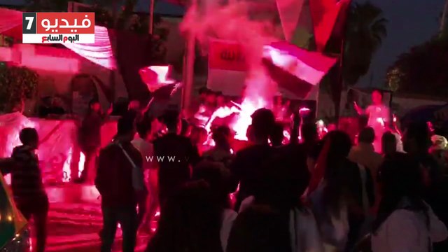 المواطنون يحتفلون على أنغام أبو الرجولة قبل إغلاق اللجان بالقاهرة