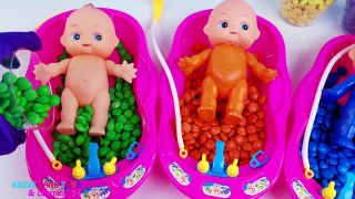 Learn Colors Candy M&Ms chocolate Baby Doll Bath Time Finger Family Nursery Rhyme Songs for Kids