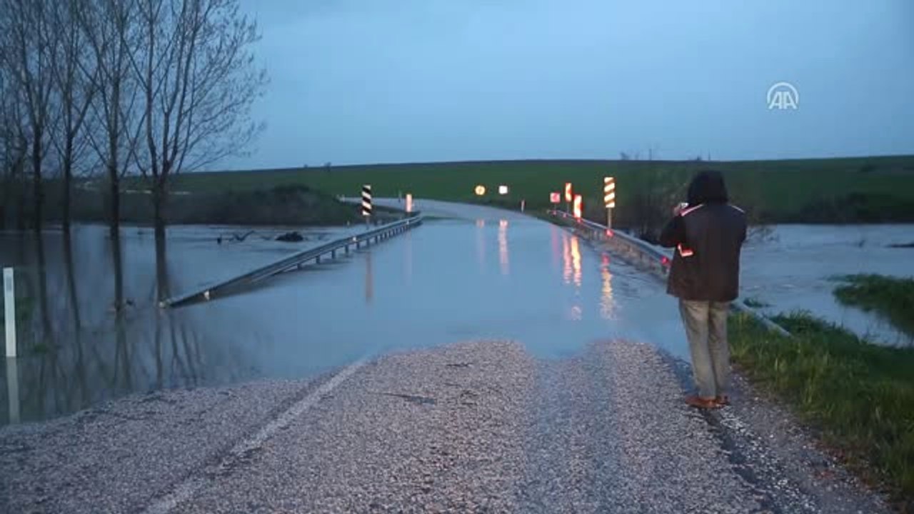 Edirne-Kırklareli Yolu Trafiğe Kapandı