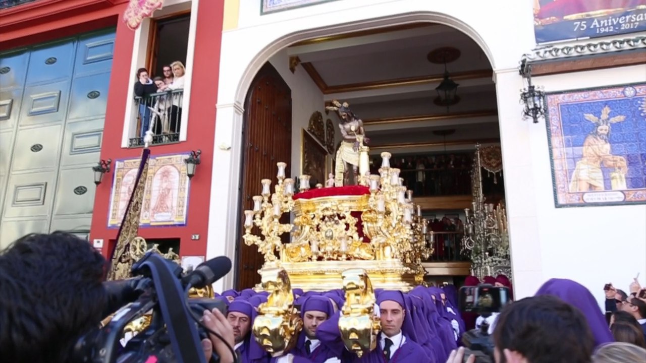 Flamenco ante el calor del Cristo de los gitanos de Málaga